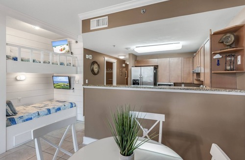 Fort Walton Beach Condo | Waterscape 1 bedroom with bunks walkout unit -on the beach-