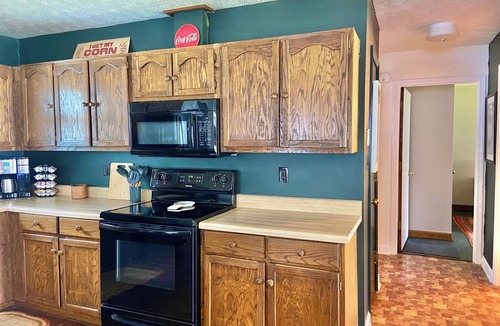Leesburg House | Waterside cottage, private dock, Fishing,Hiking,Climbing,Waterfalls,Sunsets
