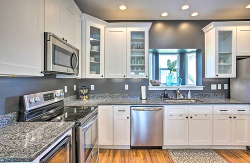Waveland House | Waveland Abode w/Patio, Walk to Beach!