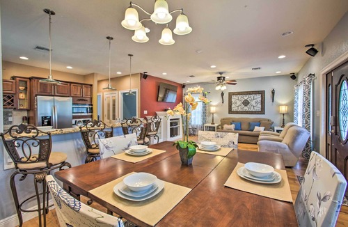 Waveland House | Waveland Family House, 4-Minute Drive to the Beach