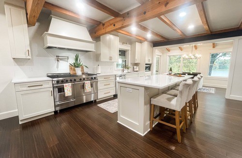 West Point Cabin | Waverly Lakehouse - private cabin, lake view, close to Old Waverly/Mossy Oak