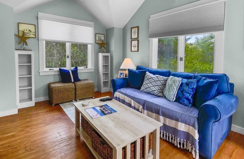 Seaside Cottage | "Waves" | Community Heated Pool | Close to Town Square & Private Beach Access | Dog-Friendly
