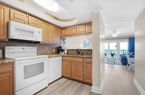 Crescent Beach Condo | We❤️Snowbirds-Gulf FRONT-Beachside Pool-Billiards Room-2BR Mariner East 505