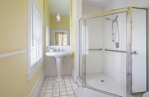 Bahama Village Bed & Breakfast | Weatherstation Inn