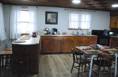 Centre Cabin | Weiss Lake Rustic Cabin on the water, new flooring!