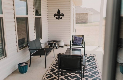 Lake Charles House | Welcome Contractor Stays at Rosehill Retreat