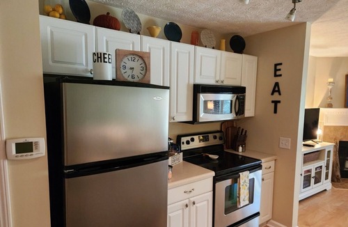 Dadeville Condo | Welcome to Relaxation