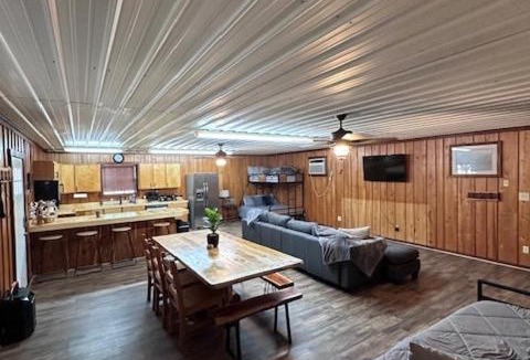 Kildare House | Welcome to the Junction Cabin!