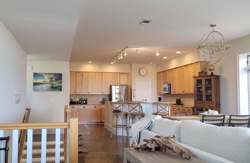 Downtown Villa | Welcome to the Seville Sunrise. Walkable with amazing views of Pensacola Bay.