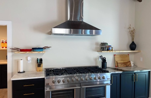 College Hill House | Welcome to the Sip! 7 bed 9 bath party house. Create your own grove party!