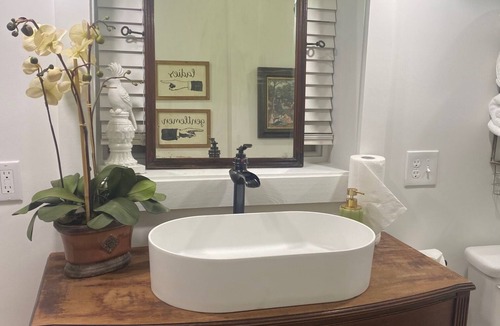 Hamburg Apartment | Welcome to The Wild Fern, a beautiful 2-bedroom loft in downtown Hamburg.