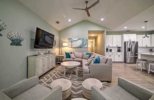 Riviera Beach House | West End Home w/Yard < 1 Mi to Beach Access!