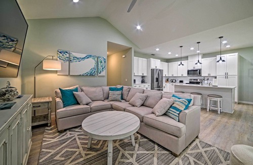 Riviera Beach House | West End Home w/Yard < 1 Mi to Beach Access!