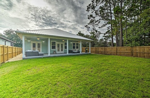 Riviera Beach House | West End Home with Yard Less Than 1 Mi to Beach Access!