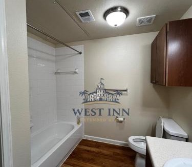 Voth Apartment | West Inn Extended Stay Stoneleigh
