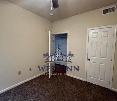 Voth Apartment | West Inn Extended Stay Stoneleigh