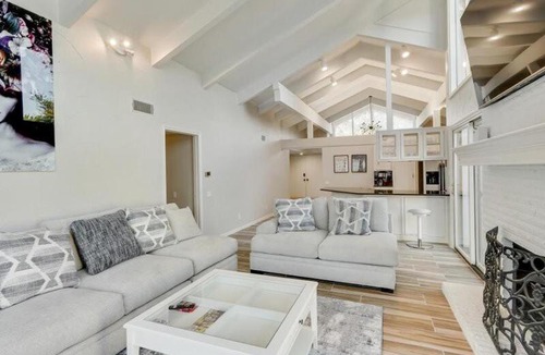 Irving House | West Irving Palace Miami Style