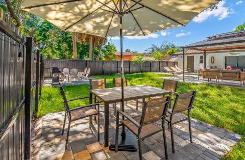 East Naples House | When in Naples! Pool Villa-Attached, 3 miles to the Beach