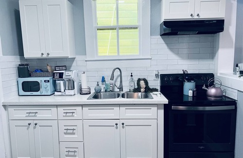 Galveston Cottage | Whimsical Mermaid - 4 min. to Cruise Port and half mile from beach