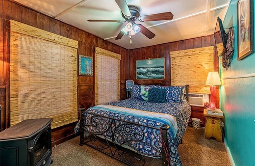 Bacliff Cottage | Whimsical Mermaid Retreat with Private Deck in Bacliff, Texas