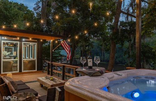 Jefferson House | Whiskey Barrel Soak, Paddle & Unwind