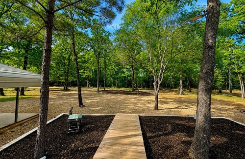Van Zandt County House | WHISPERING PINES — PRIVATE LAKEFRONT RETREAT ON 240 ACRES
