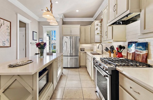 Sunnyside House | "White Caps Inn" Stunning home w/Private Pool in Carillon Beach. Walk to beach!