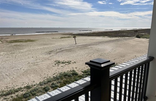 Grand Isle House | White Dolphin - Beachfront - Island Realty