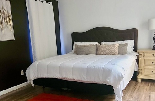 Callaway House | Why Hotel when you can HOME?