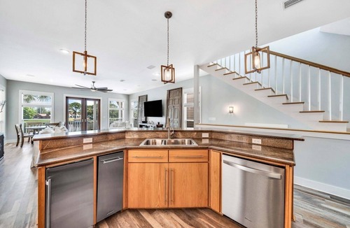 Bel Air House | Wild Herron-Boaters Paradise! Boat dock, Beach Views Private Pool. 4 BR home.