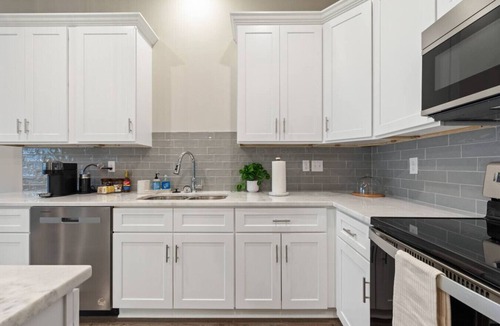 Youngsville House | Willow House KING Garage Sports Complex WiFi