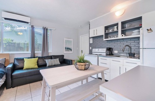 Wilton Manors Apartment | Wilton Manors, Cute Outdoor Space-New Bathroom, Pool 3