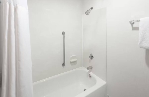 Shreveport Hotel | Wingate by Wyndham Shreveport Airport King Studio
