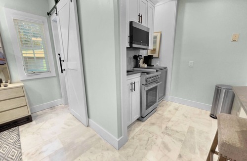 Rosemary Beach Villa | "Winston at Rosemary Flat" | Walk to the Beach & Rosemary Shops & Restaurants
