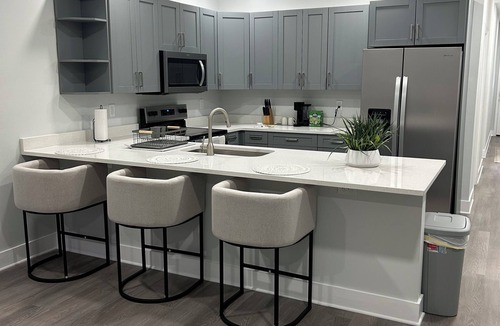 Urban Core House | Wonderful Modern 3-bedroom Duplex w/fenced back yard in charming Jacksonville