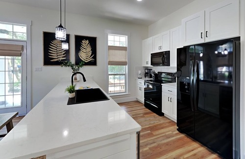 Seagrove Beach Condo | Wood Beach Retreat by Southern Vacation Rentals
