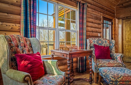 Fort Payne Cabin | Woodcrest Cabin | Screen Porch | Swing Bed | WiFi | Fireplace | Fire Pit