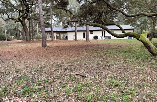 Loxley House | Woodland River Retreat Cozy, quiet, well-appointed home near Fairhope