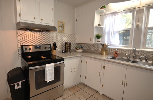 Tupelo Cottage | Woodlawn Cottage Joyner Area Sleeps 8