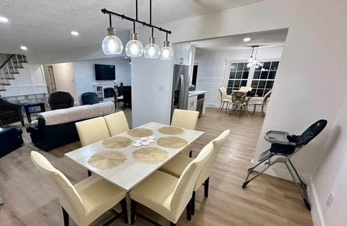 Mantachie House | Work/Family Groups: Huge Living Room+Fun Backyard