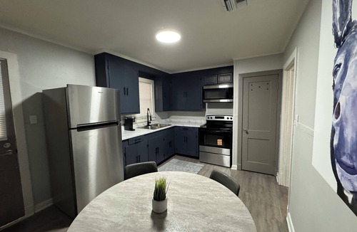 New Iberia House | Worker's or family bungalow/all new furniture and appliances/quiet area