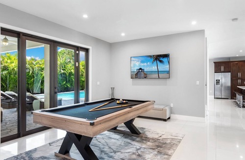 Ludlam House | World Cup is here Bring your entire family 10-bedroom Home