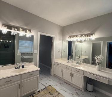 South Arlington Villa | World Cup Retreat Luxury4BR Near Arlington&Dallas