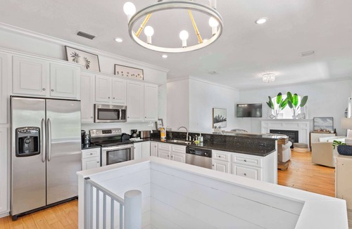 Gulfview Heights House | Wraparound Deck, Pool, Golf Cart Incl - Solstice