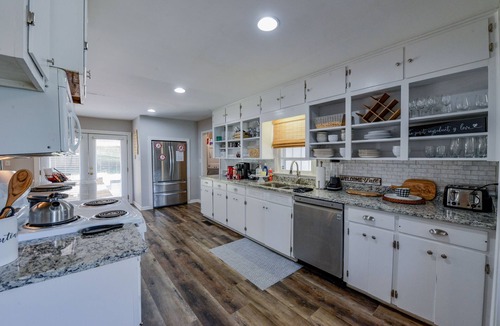 Forest Lake House | Wright Spot - Book now for football season! Close to Campus!