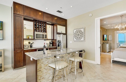 Galveston Condo | XL Terrace, Lazy River, I-O Pools, Game Room, Spa, Beach, Luxury 2-2 Penthouse!