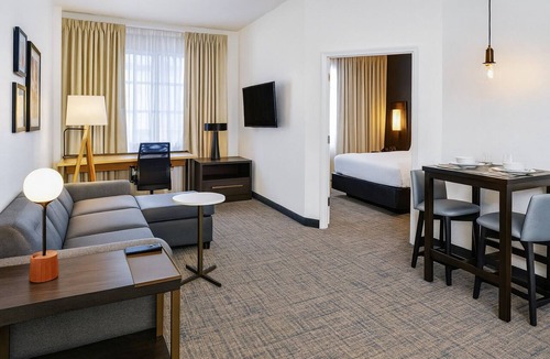Arts/Warehouse District Hotel | You Found it! Spacious Suite with Full Kitchen and Free Breakfast, Outdoor Pool!