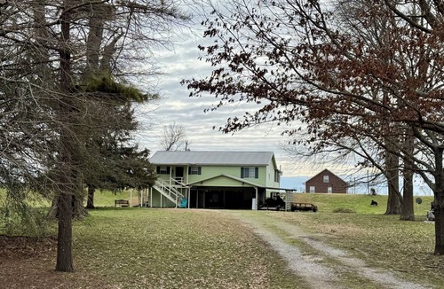 Sondheimer House | You’ll love our Levee-Top Lake House!