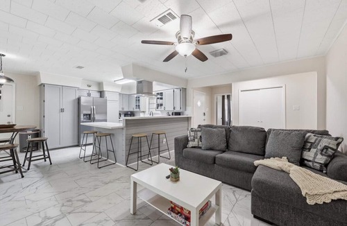 Groves House | Your 3 Bedroom Home Away From Home in Groves