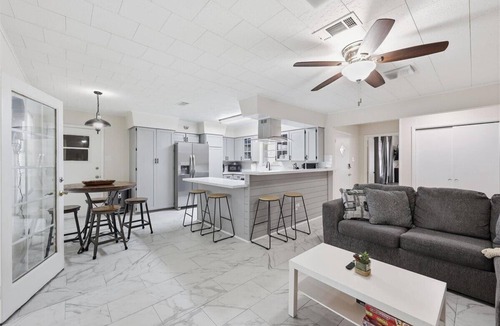 Groves House | Your 3 Bedroom Home Away From Home in Groves